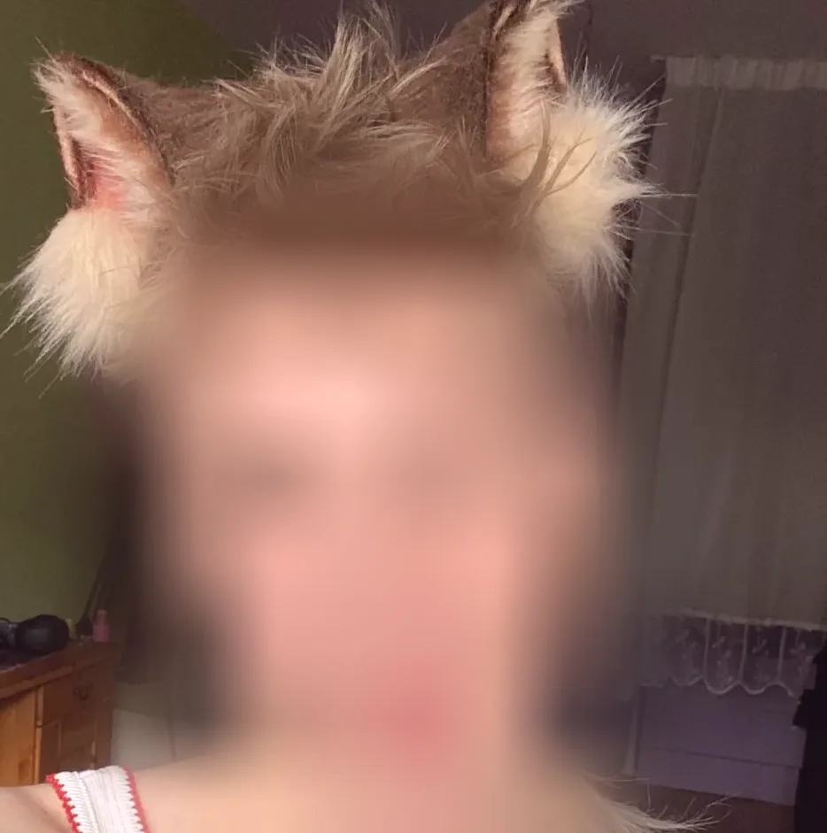 Angela, 23