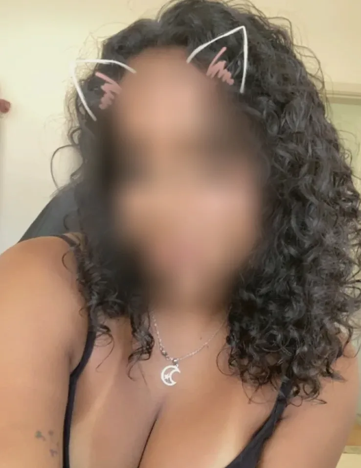 Elif, 24